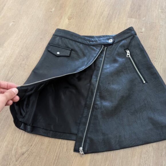 Faux leather asymmetrical zip mini skirt - Picture 3 of 5